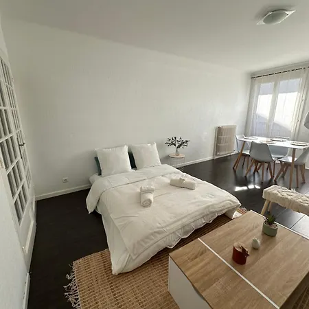 T2 60m2, Centre Ville, Parking Gratuit, Terrasse, Proche Tram, A Seulement 15mn Des Plages Apartment *