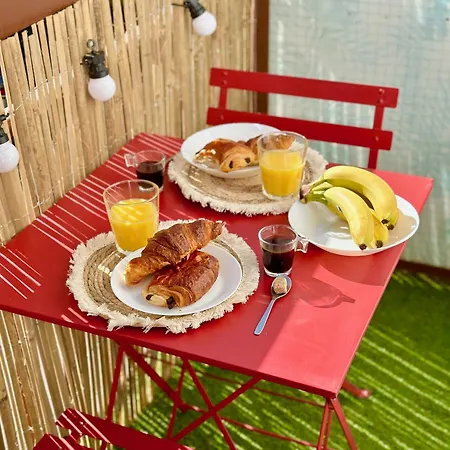 Apartment T2 60m2, Centre Ville, Parking Gratuit, Terrasse, Proche Tram, A Seulement 15mn Des Plages