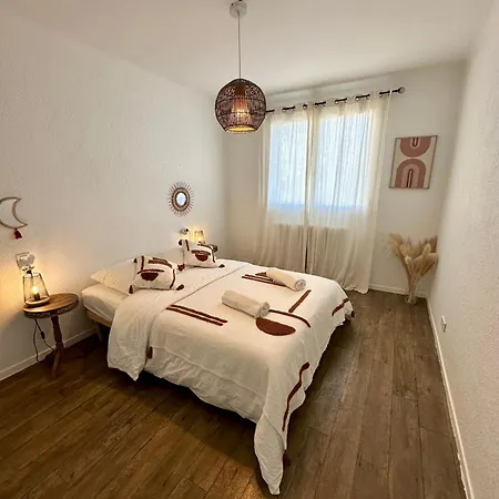 T2 60m2, Centre Ville, Parking Gratuit, Terrasse, Proche Tram, A Seulement 15mn Des Plages *
