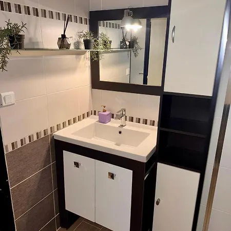 T2 60m2, Centre Ville, Parking Gratuit, Terrasse, Proche Tram, A Seulement 15mn Des Plages Apartment