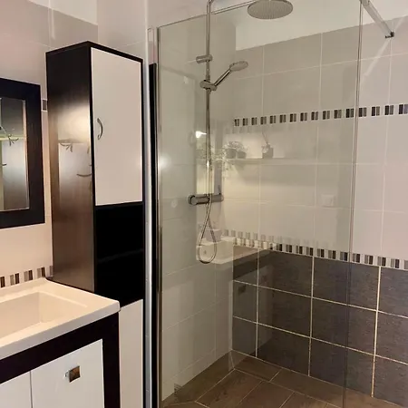 T2 60m2, Centre Ville, Parking Gratuit, Terrasse, Proche Tram, A Seulement 15mn Des Plages