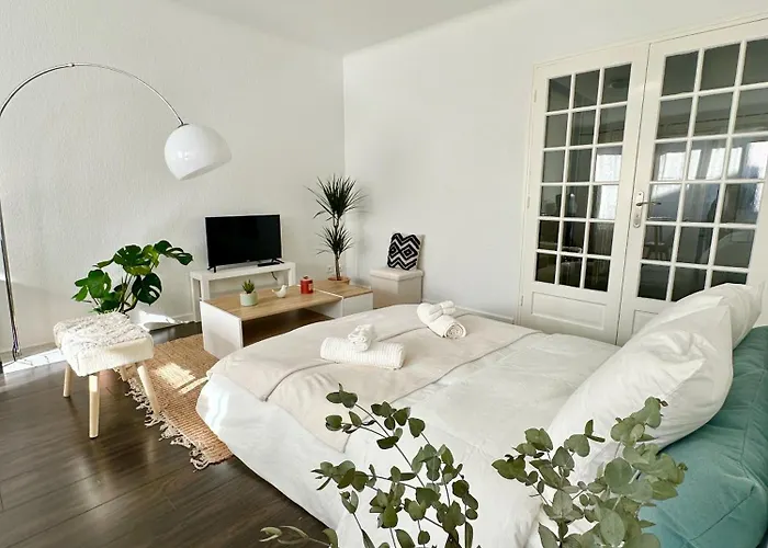 T2 60m2, Centre Ville, Parking Gratuit, Terrasse, Proche Tram, à Seulement 15mn Des Plages