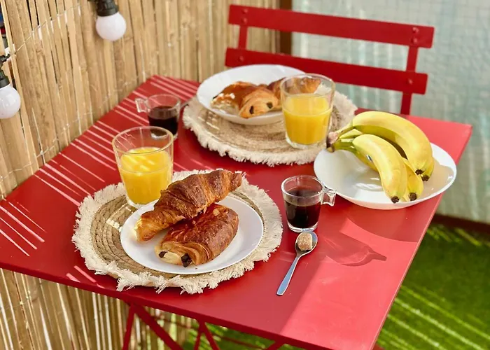 Apartamento T2 60m2, Centre Ville, Parking Gratuit, Terrasse, Proche Tram, à Seulement 15mn Des Plages