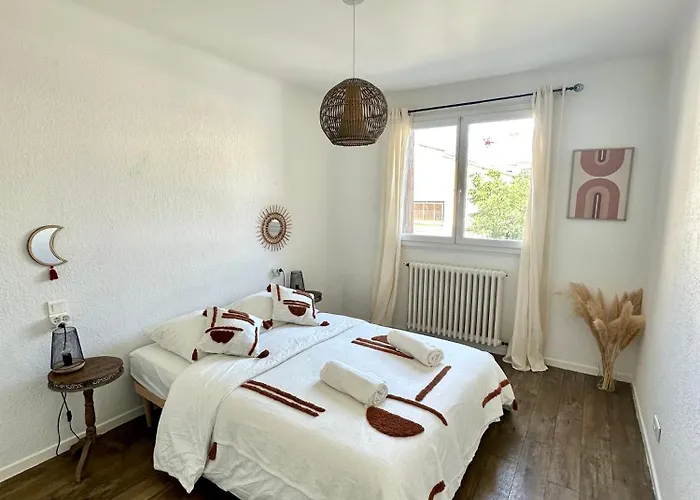 T2 60m2, Centre Ville, Parking Gratuit, Terrasse, Proche Tram, à Seulement 15mn Des Plages Apartamento