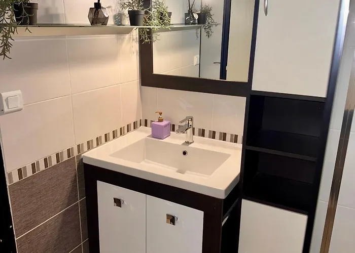 T2 60m2, Centre Ville, Parking Gratuit, Terrasse, Proche Tram, à Seulement 15mn Des Plages Apartamento