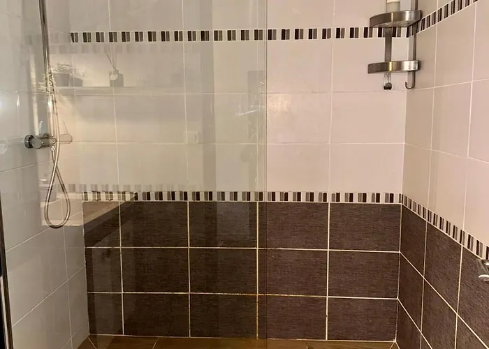T2 60m2, Centre Ville, Parking Gratuit, Terrasse, Proche Tram, à Seulement 15mn Des Plages *